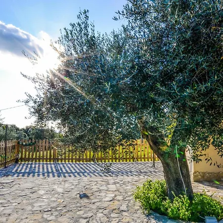 Σπίτι διακοπών 4 Bedroom Stunning In *
